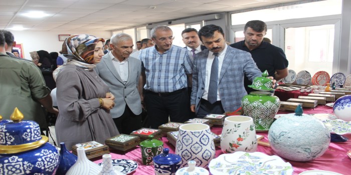 Kahta HEM yıl sonu sergisi düzenledi